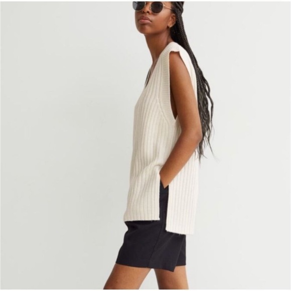 H&M Cream Wide-cut Sweater Vest Size Small - Picture 2 of 5